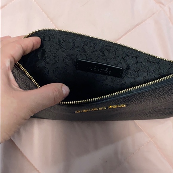 Michael Kors Wristlet -Authentic - Picture 2 of 2